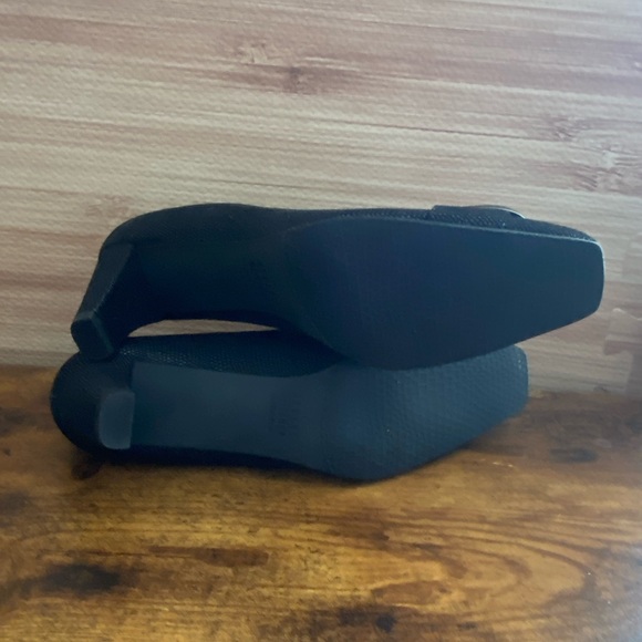 Stuart Weitzman Black Embossed Pum size 8 - Picture 6 of 10